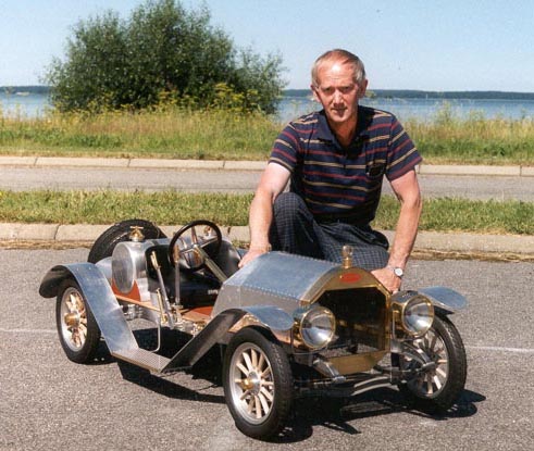 Mr. Dahlberg With the Mercer Mr. Dahlberg with the unpainted, but nearly completed Mercer.