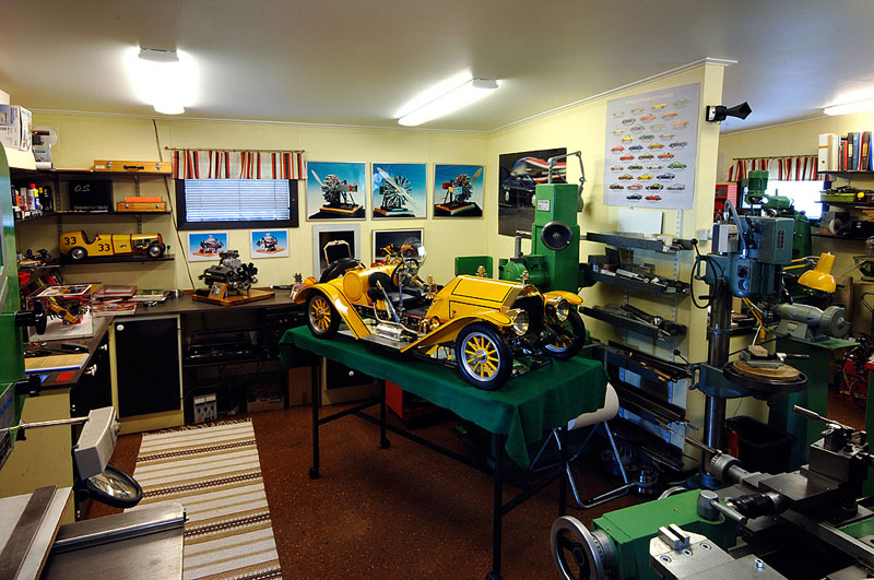 Mr. Dahlberg's Shop Mr. Dahlberg's shop with Mercer at center.