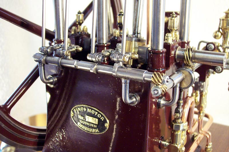 Six-Poster Hot-Bulb Engine A close-up of the six-poster engine.