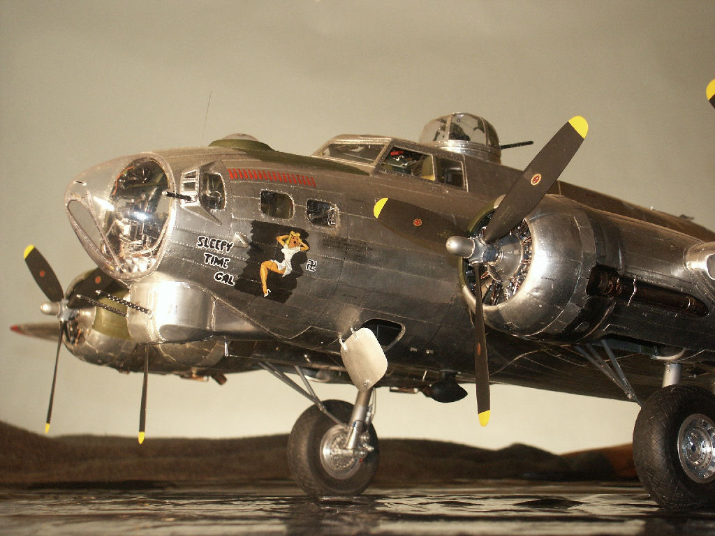1/15 Scale B-17 Flying Fortress A flawless 1/15 scale B-17 model built by Guillermo Rojas-Bazan.