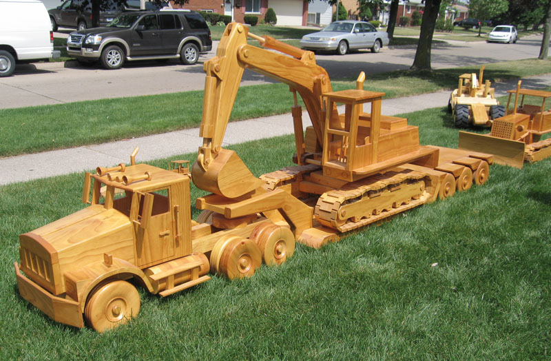 Scale Model Kenworth Truck Chuck’s huge scale model Kenworth truck tows a lowboy trailer, which is hauling his scale model excavator.