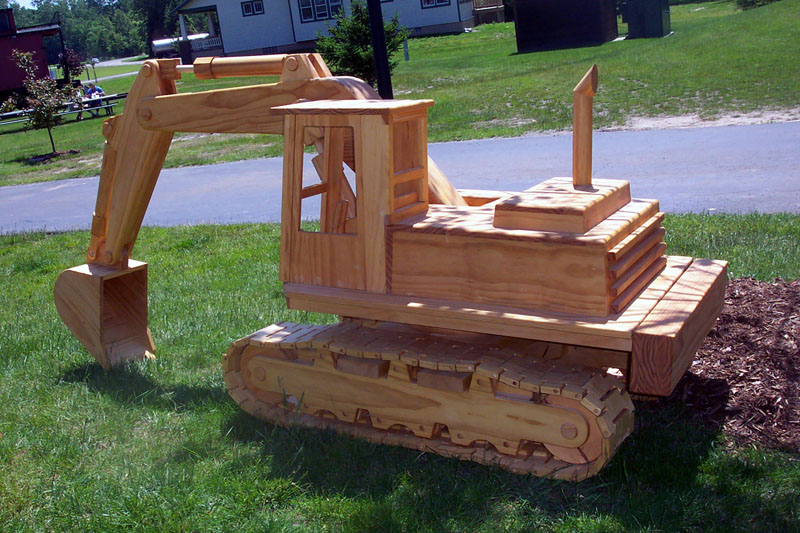 Scale Model Excavator Chuck’s tracked excavator sits on his front lawn.