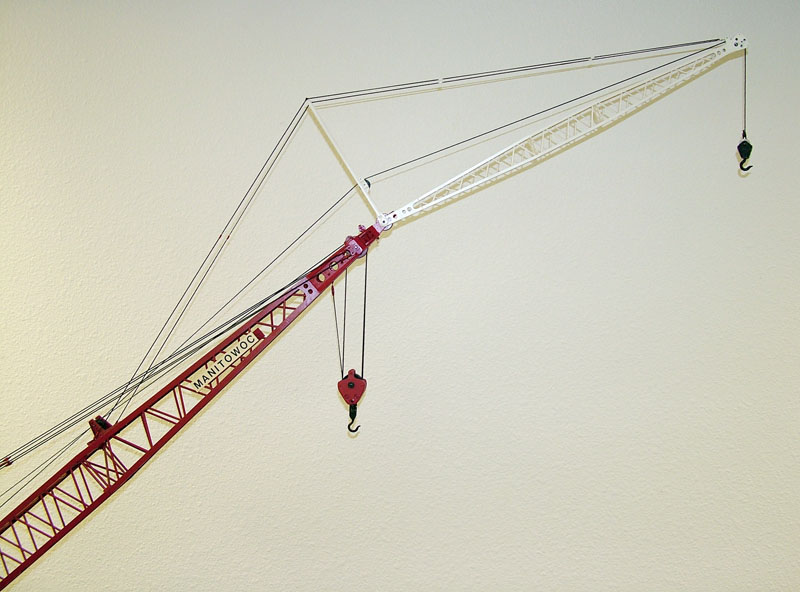 1/32 Scale Manitowoc Crane The optional white jib extends the reach of the boom by another 40 or 50 feet depending on the model.
