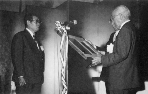 Mr. Ogawa Receiving the Paul Tissandier Diploma Mr. Ogawa receiving the prestigious Paul Tissandier Diploma.