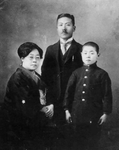 Shigeo Ogawa as a Young Boy Shigeo Ogawa as a young boy with his parents.
