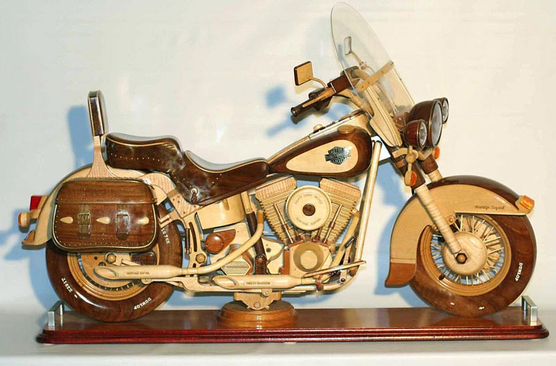 Harley-Davidson Softail Classic Sunia’s scale wooden Harley-Davidson Softail.