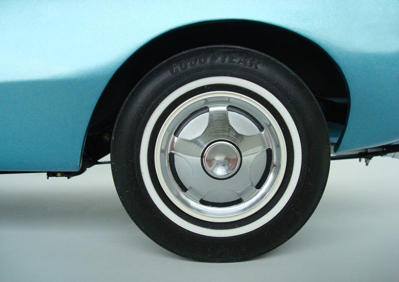 1/12 Scale Studebaker Avanti A look at the finished wheel with cover and whitewall.