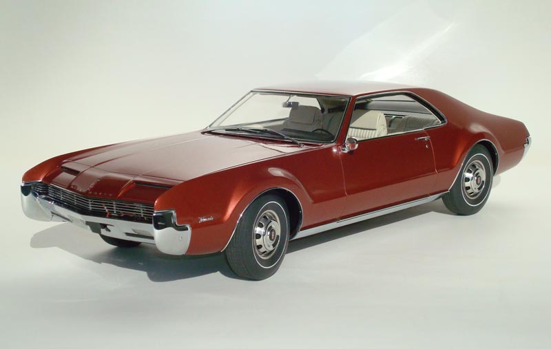 1/12 Scale 1966 Oldsmobile Tornado Roger's sleek 1/12 scale 1966 Oldsmobile Tornado.